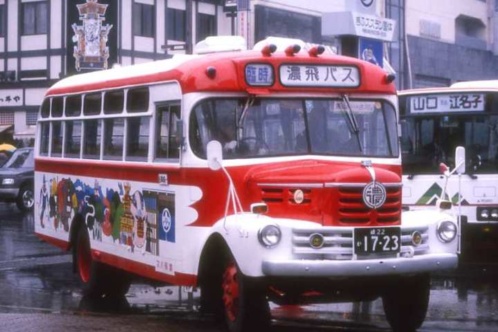 ボンネットバス2