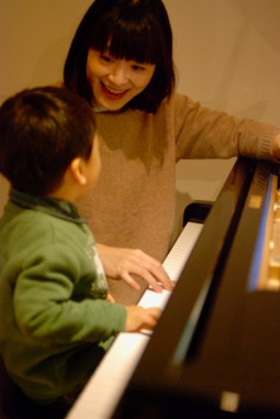 新潟県長岡市にある音楽スタジオ、Studio Copoli(スタジオコポリ)ドラム教室とピアノ教室を開講しています。